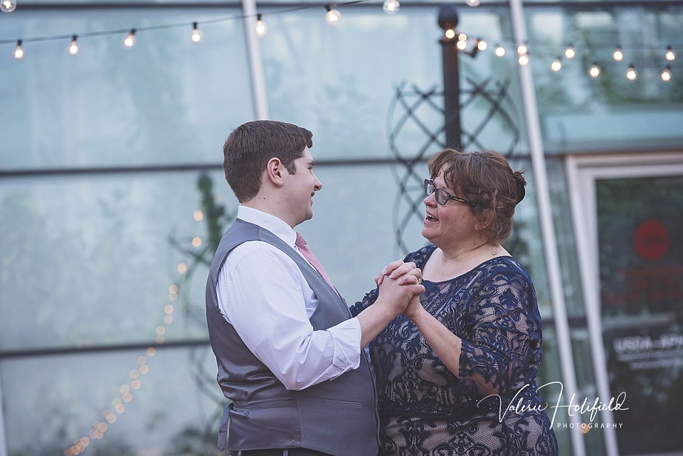 Jess & Dillon, May 11, 2018 | Wedding Photography at the Butterfly House in Chesterfield, MO 